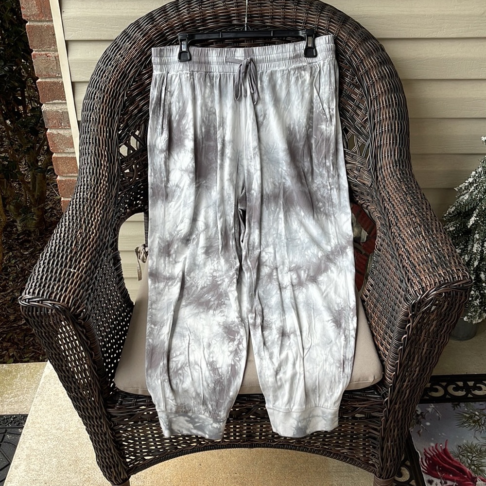 Torrid Relaxed Fit Jogger Stretch Challis Mid-Rise Pant Tie Dye 0